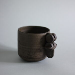 Mug en grès noir emaillé