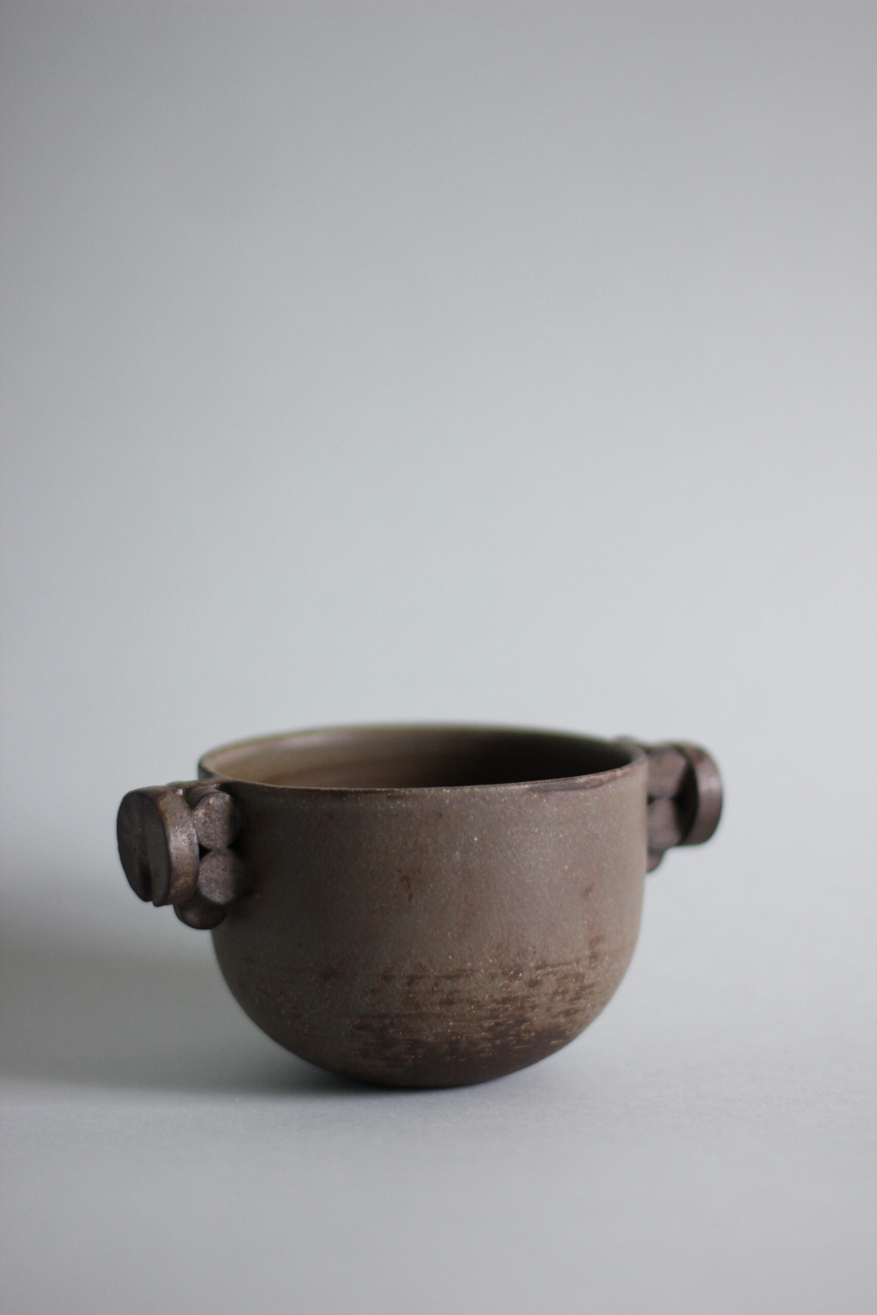 bol en grès noir ansé